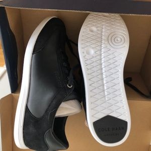 Cole Hahn Black Sneakers 6.5